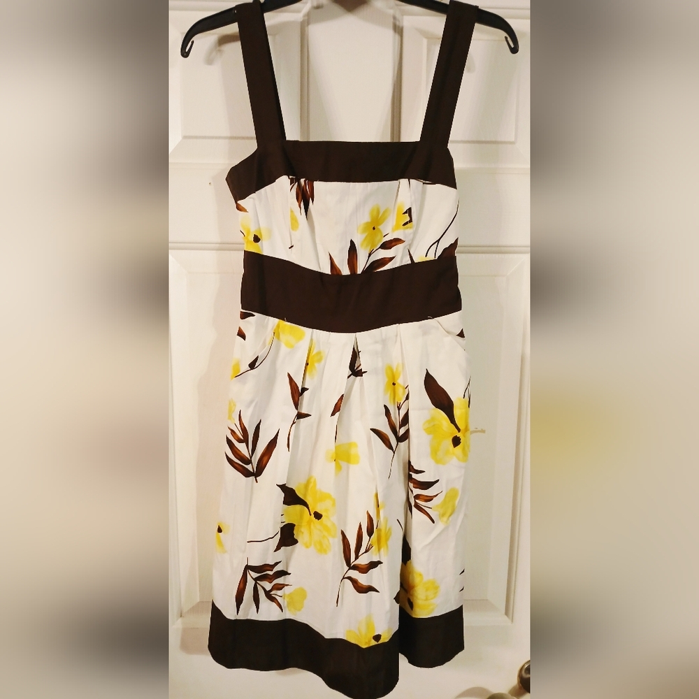 Speechless white floral sundress with brown and yellow flowers, Pockets, Size 5